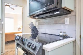 Amazing Views from Balcony, Loft & Gated Pool - 1