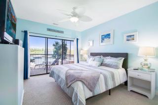 Amazing Main Channel Views with Screened Balcony - 9