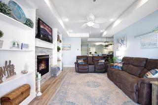 Amazing Main Channel Views with Screened Balcony - 1