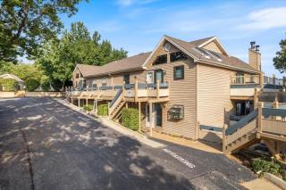 Amazing Main Channel Views with Screened Balcony - 9