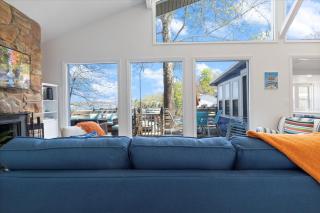 3mm Lake Ozark, Trailer Parking, Dock, Boat Slip, & Amazing Cove Views - 2