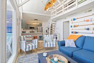 3mm Lake Ozark, Trailer Parking, Dock, Boat Slip, & Amazing Cove Views - 3