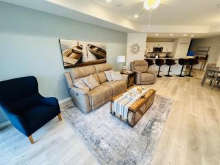 Central Location, Pool Access & Breathtaking Views - 8