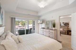 Central Location, Pool Access & Breathtaking Views - 2