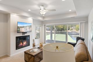 Central Location, Pool Access & Breathtaking Views - 3