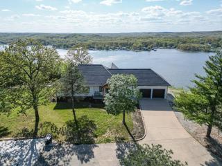 Amazing Sunset Lake Views, Huge Deck & Hot Tub! - 8