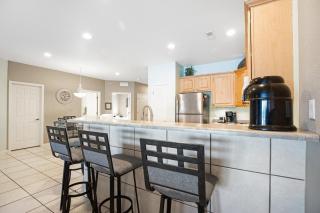 Experience Lakeside Living at Its Finest: Stunning Views and Prime Location! - 6