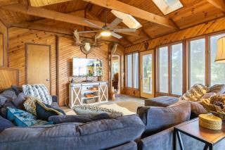 Firepit, Kayaks, Paddle Board, Lake Views, Great Location - 2