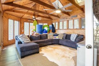 Firepit, Kayaks, Paddle Board, Lake Views, Great Location - 9