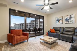 Family-Fun Lakeside Luxury at Topsider in Osage w/ 2 Pools, Prime Views Pack N' Play & Games - 8