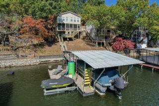Close to The Strip, Private Dock & Screened Deck! - 4