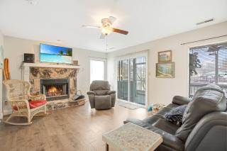 Close to The Strip, Private Dock & Screened Deck! - 8