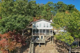 Close to The Strip, Private Dock & Screened Deck! - 9