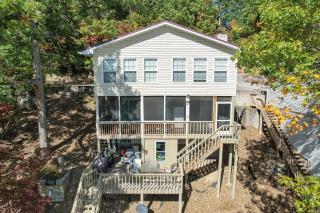 Close to The Strip, Private Dock & Screened Deck! - 0