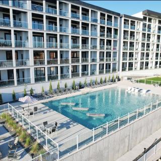 Family-Fun Lakeside Luxury at Topsider in Osage w/ 2 Pools, Prime Views Pack N' Play & Games - 8