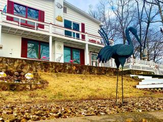 Amazing Lake Experiences! Private Hot Tub, Aamazing Dock, Firepit & Two Layers of Decks - 8
