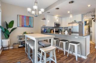 Amazing Wall of Windows, Swim Dock & Pet Friendly - 8