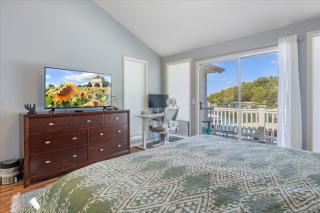 Amazing Wall of Windows, Swim Dock & Pet Friendly - 3