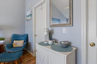 Amazing Wall of Windows, Swim Dock & Pet Friendly - 1