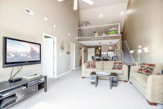 Amazing Lake Views with Pool, Loft, & Balcony - 7