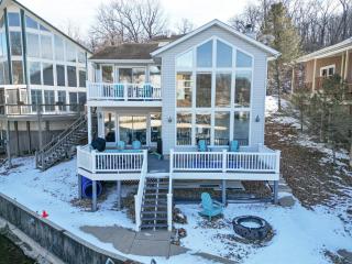 Amazing Wall of Windows, Swim Dock & Pet Friendly - 8