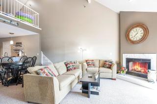 Amazing Lake Views with Pool, Loft, & Balcony - 5