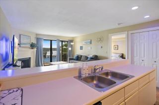 Cozy Pet-Friendly Condo w/ Pool - 1