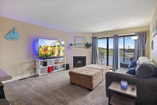 Cozy Pet-Friendly Condo w/ Pool - 3