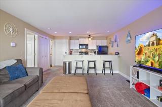 Cozy Pet-Friendly Condo w/ Pool - 5