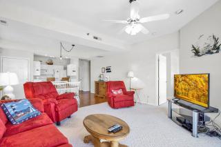 Breathtaking Views - Two Pools - Enclosed Balcony - 4