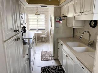 Rooftop Vibes – 2BR Loft in Tamarind on Manasota - 6