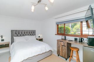 Urban Escapes- Melrose Place - 7