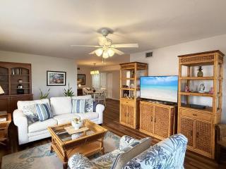 2BR Condo – Heated Pool, Lanai & Walk to Beach - 0