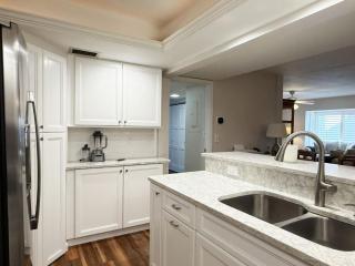 2BR Condo – Heated Pool, Lanai & Walk to Beach - 7