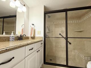 2BR Condo – Heated Pool, Lanai & Walk to Beach - 2