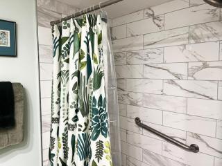 Bayside 2BR – Walk-Out Patio by Heated Pool - 1