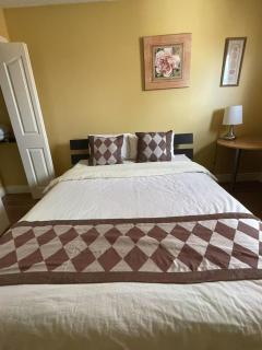 Biddington private room close airport! - 1