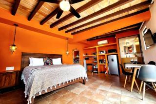 Boutique Studio with Terrace, Heated Pool & Fast Wi-Fi, Walk to Malecón - 0
