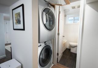 2 Bed Suite in Toronto - Full Kitchen & Laundry - 3