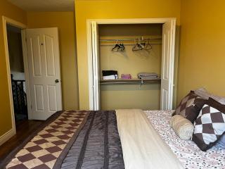 Biddington private room close airport! - 4