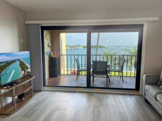 El Galeon – Bay Views, Beach Access & Pool - 0