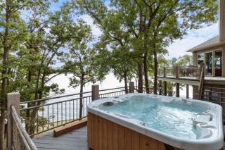 Pet-Friendly Home In The Main Channel w/ Breathtaking Sunsets & Lake Views - 8