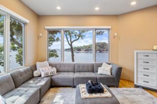 Pet-Friendly Home In The Main Channel w/ Breathtaking Sunsets & Lake Views - 8