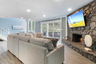 Our Cove Retreat - Perfect for Wave-Free Swimming, Tanning & Prime Location Fun! - 6