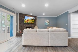 Our Cove Retreat - Perfect for Wave-Free Swimming, Tanning & Prime Location Fun! - 2