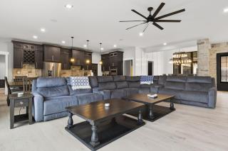 Huge Private Dock w/ 2 Slips + 2PWC, Beautiful Views, Lakeside Hot Tub, Pool & Pickleball - 6