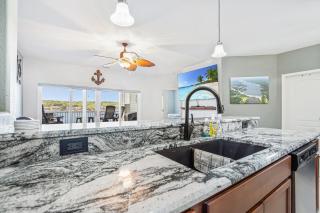 Island Life! Amazing Balcony-Views-Pool and Patio - 7