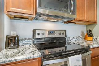 Island Life! Amazing Balcony-Views-Pool and Patio - 4