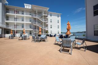 Island Life! Amazing Balcony-Views-Pool and Patio - 9