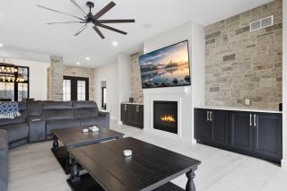 Huge Private Dock w/ 2 Slips + 2PWC, Beautiful Views, Lakeside Hot Tub, Pool & Pickleball - 6